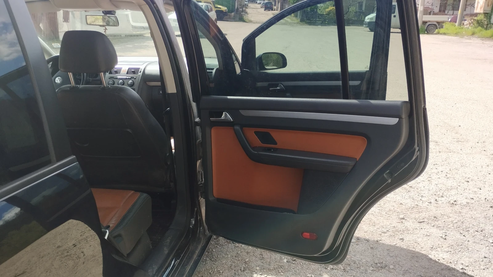 VW Touran, снимка 4 - Автомобили и джипове - 54426584