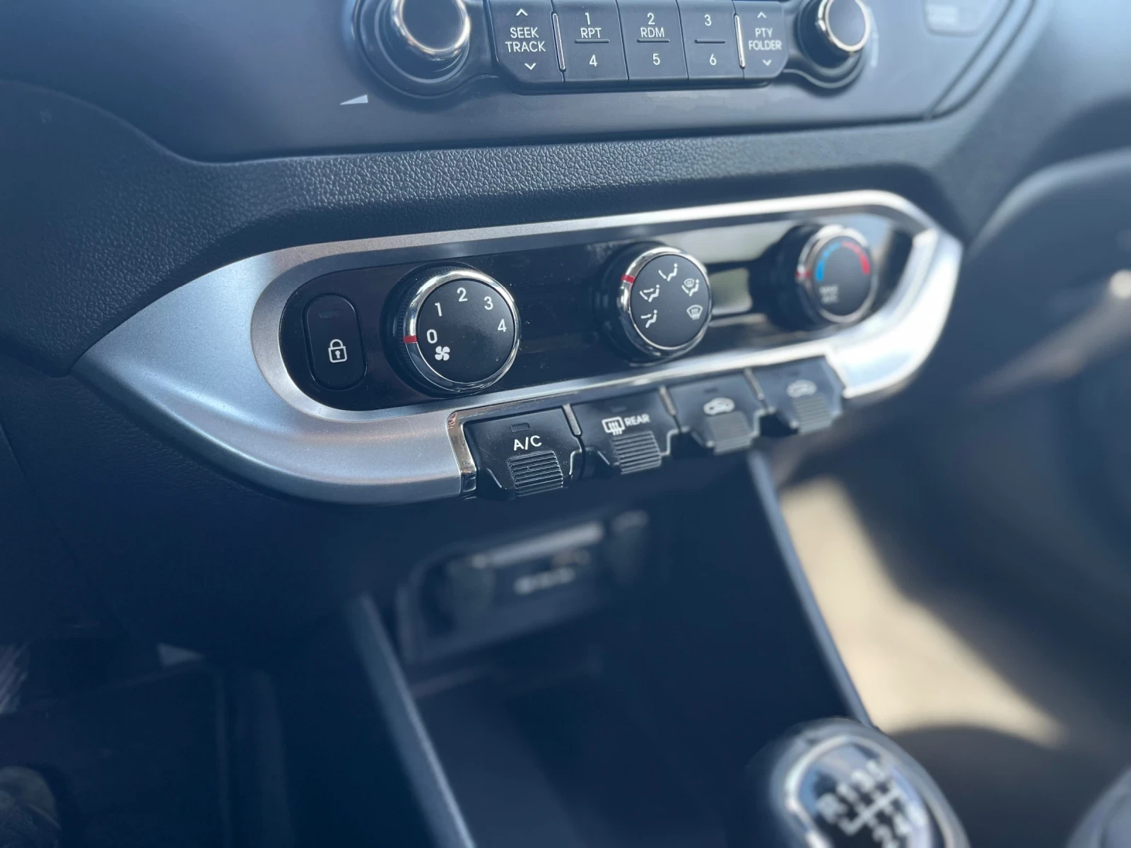 Kia Rio 1.1, снимка 10 - Автомобили и джипове - 54438498