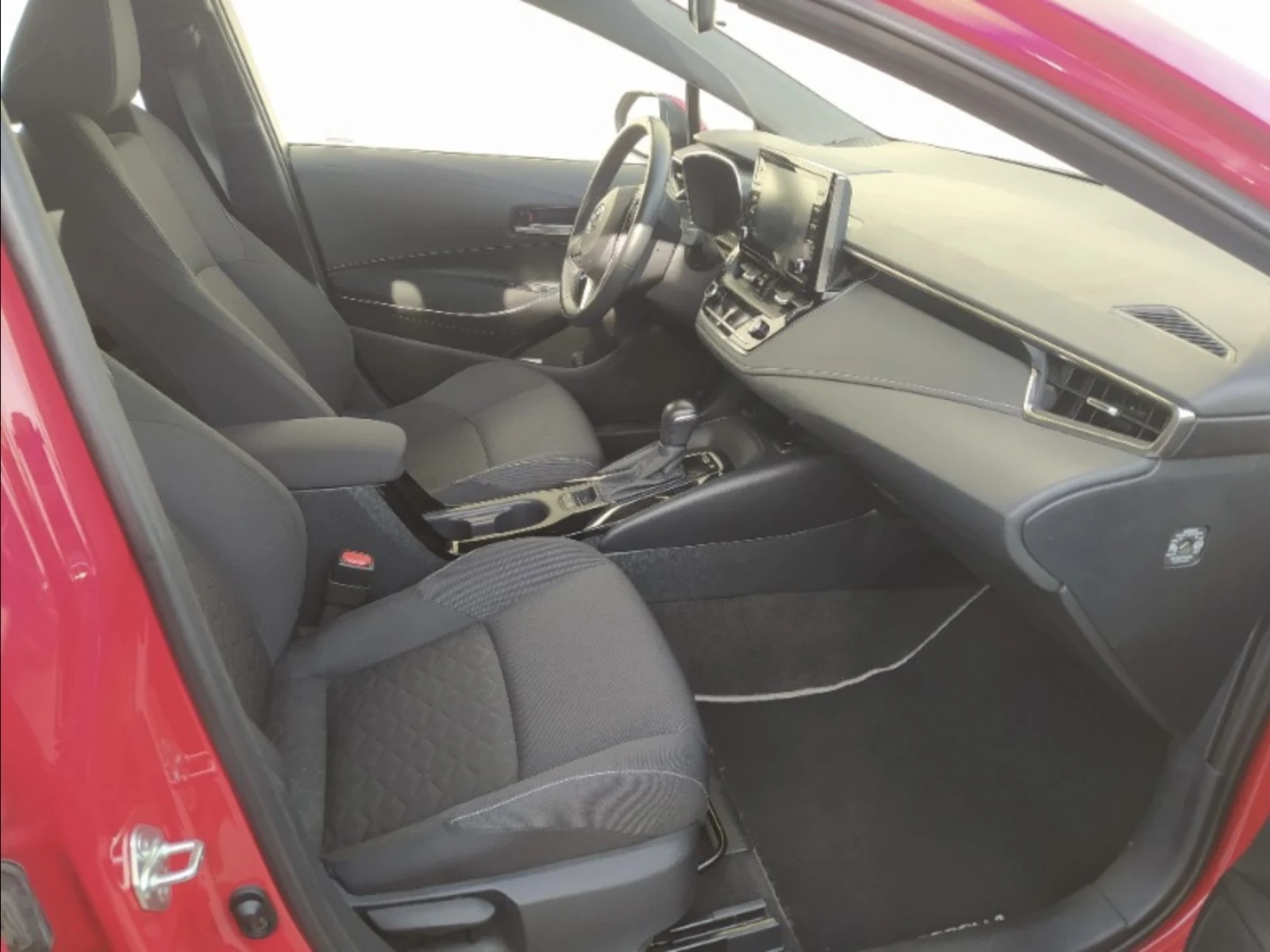 Toyota Corolla 1.8 Hybrid Business Tech N1, снимка 8 - Автомобили и джипове - 55147208