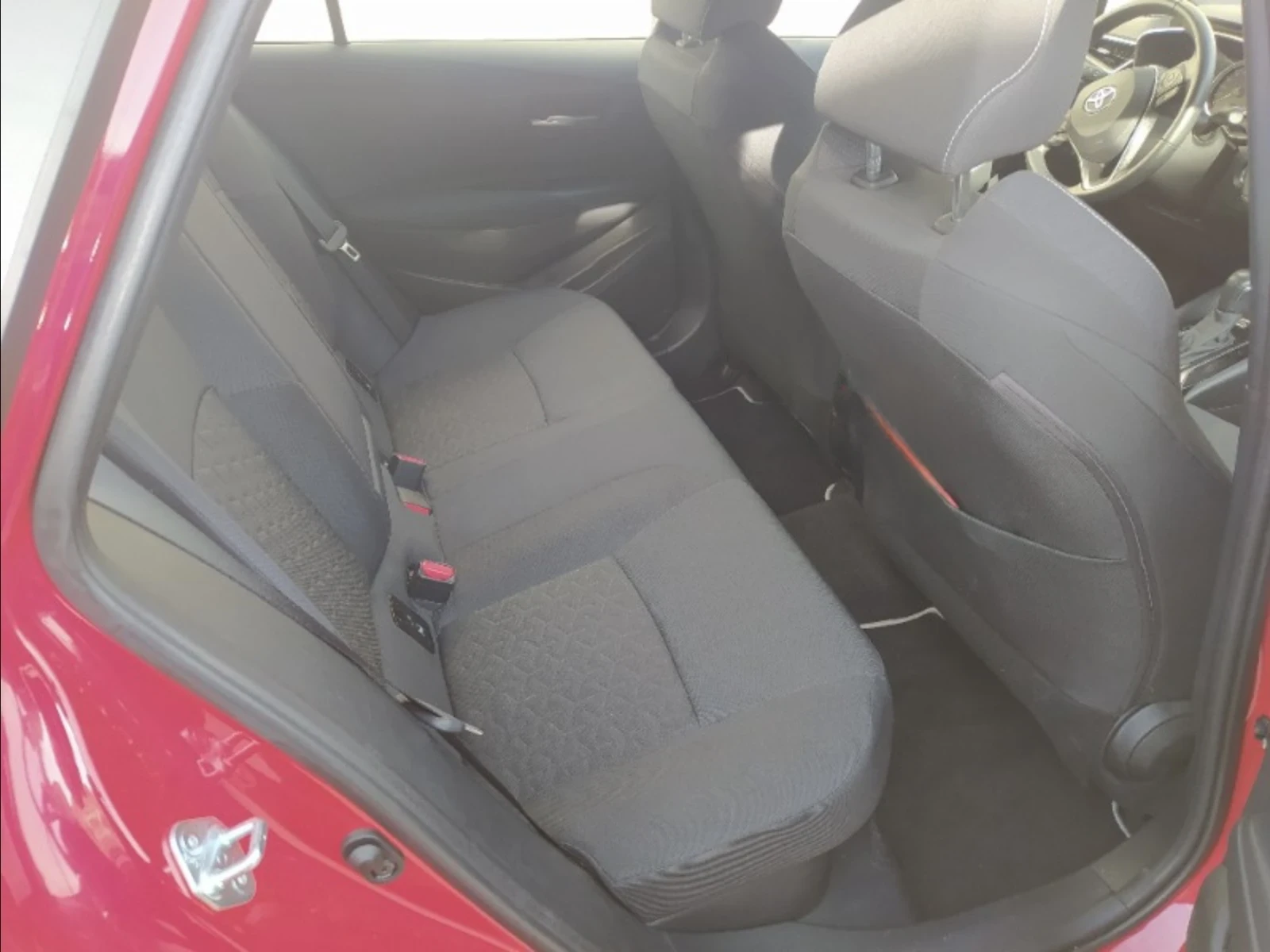 Toyota Corolla 1.8 Hybrid Business Tech N1, снимка 10 - Автомобили и джипове - 55147208