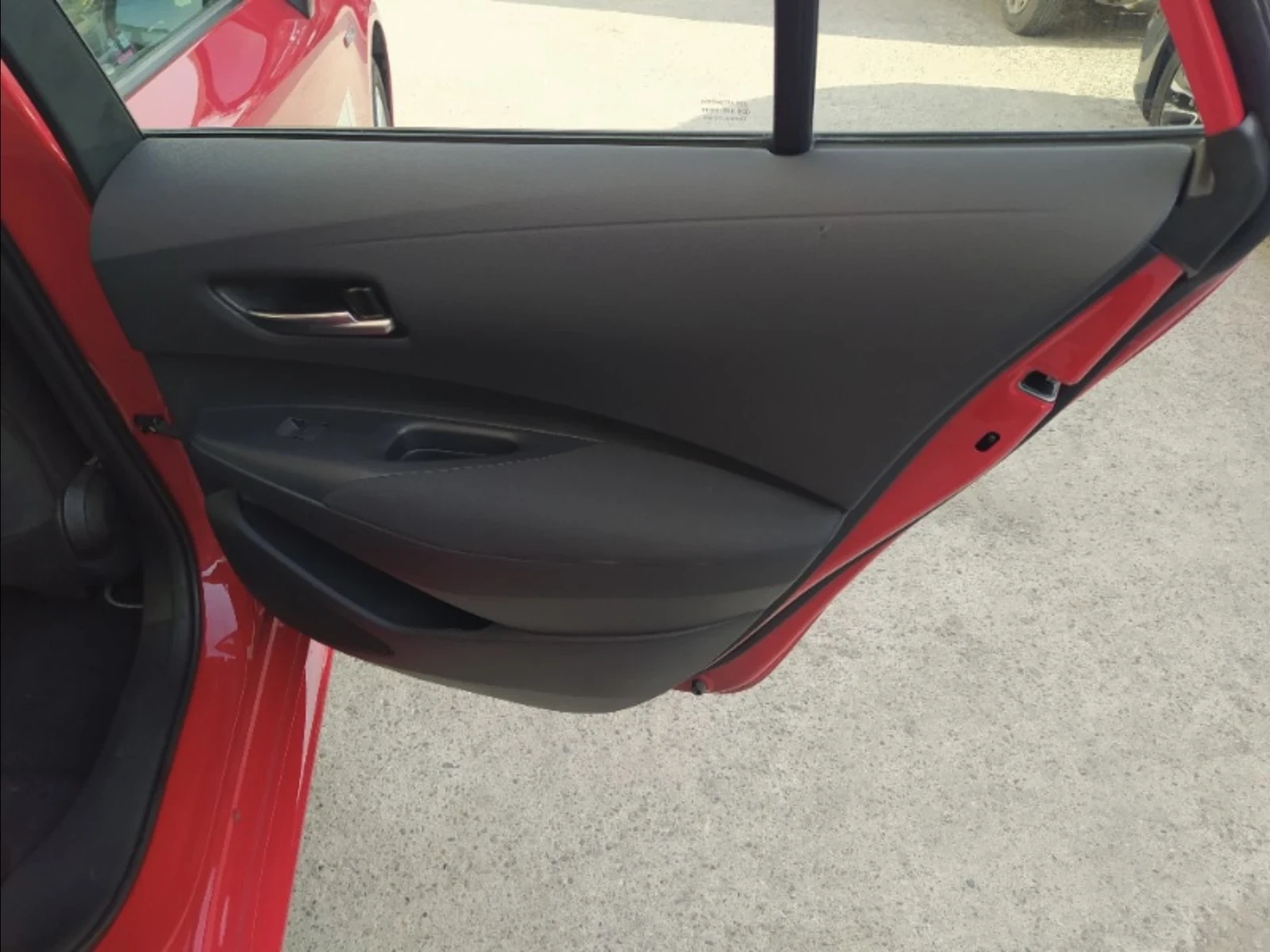 Toyota Corolla 1.8 Hybrid Business Tech N1, снимка 14 - Автомобили и джипове - 55147208