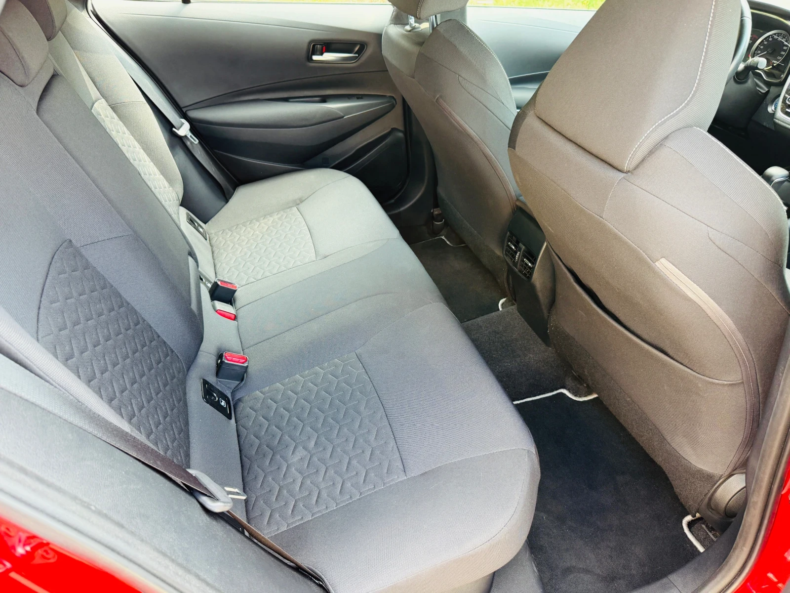 Toyota Corolla 1.8 Hybrid Business Tech / В гаранция / T. Relax , снимка 17 - Автомобили и джипове - 55147208