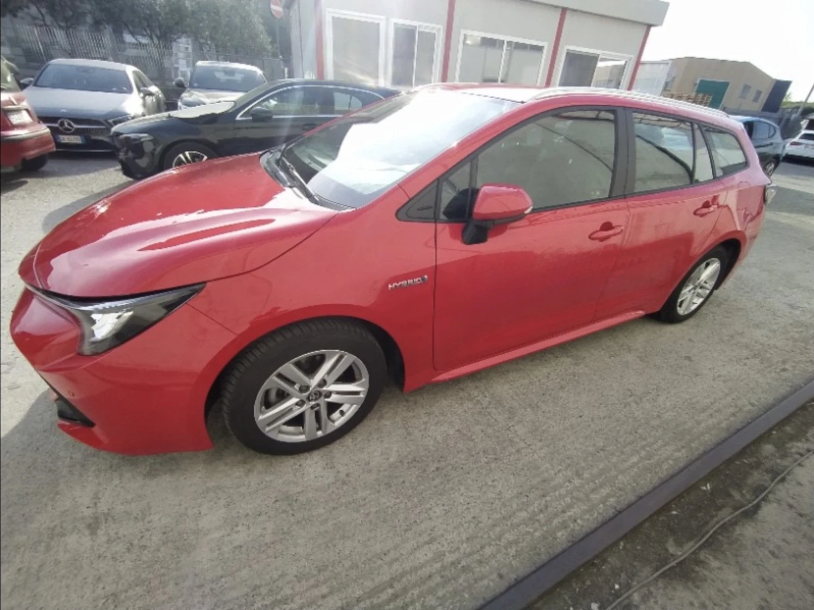Toyota Corolla 1.8 Hybrid Business Tech N1, снимка 3 - Автомобили и джипове - 55147208