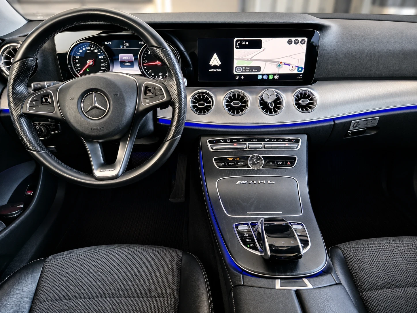 Mercedes-Benz E 220 Първи собственик-АMG paket, снимка 4 - Автомобили и джипове - 55420366