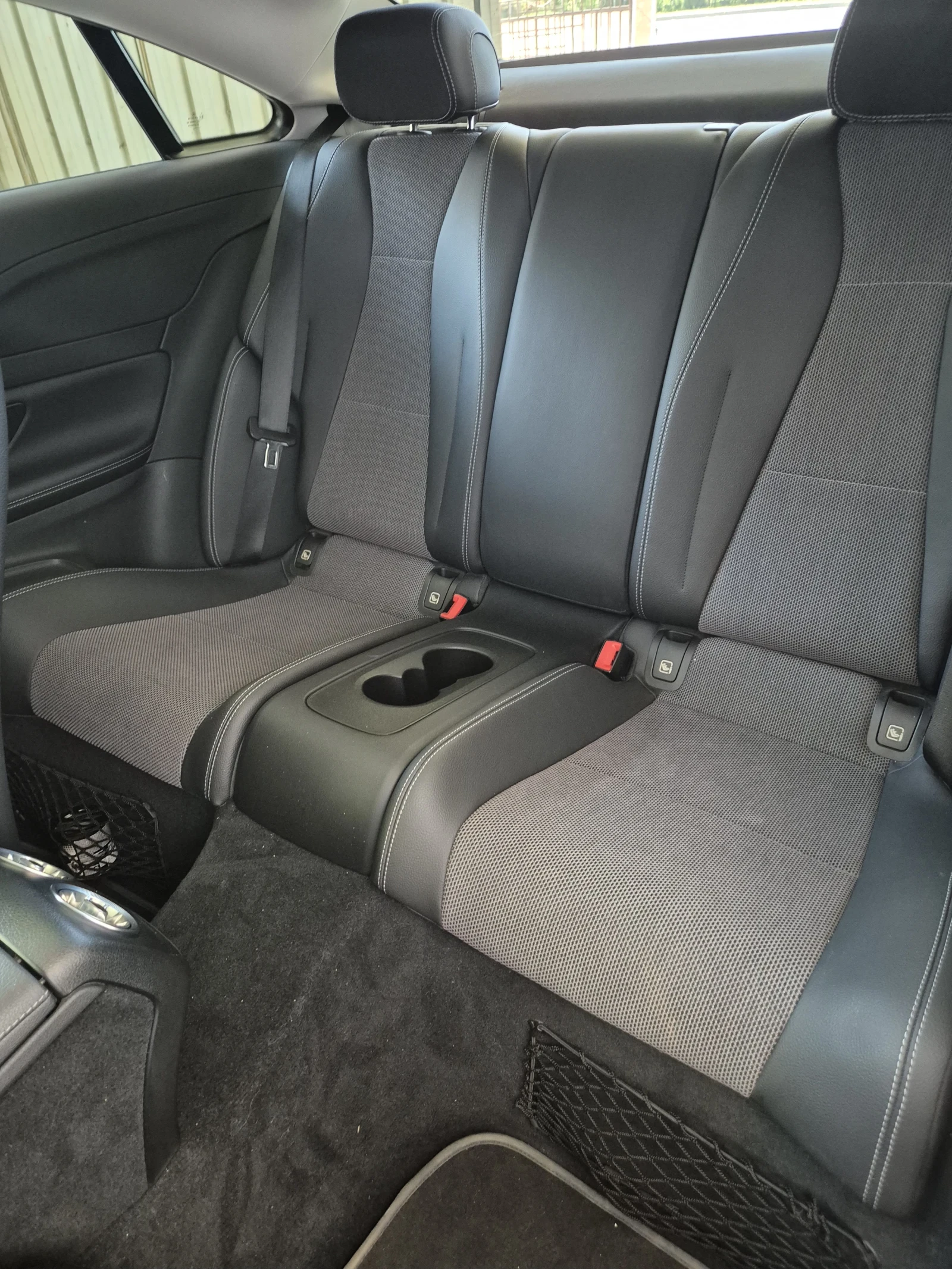 Mercedes-Benz E 220 Първи собственик-АMG paket, снимка 10 - Автомобили и джипове - 55420366