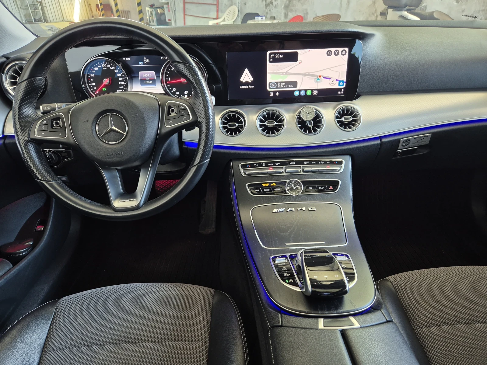 Mercedes-Benz E 220 Първи собственик-АMG paket, снимка 8 - Автомобили и джипове - 55420366