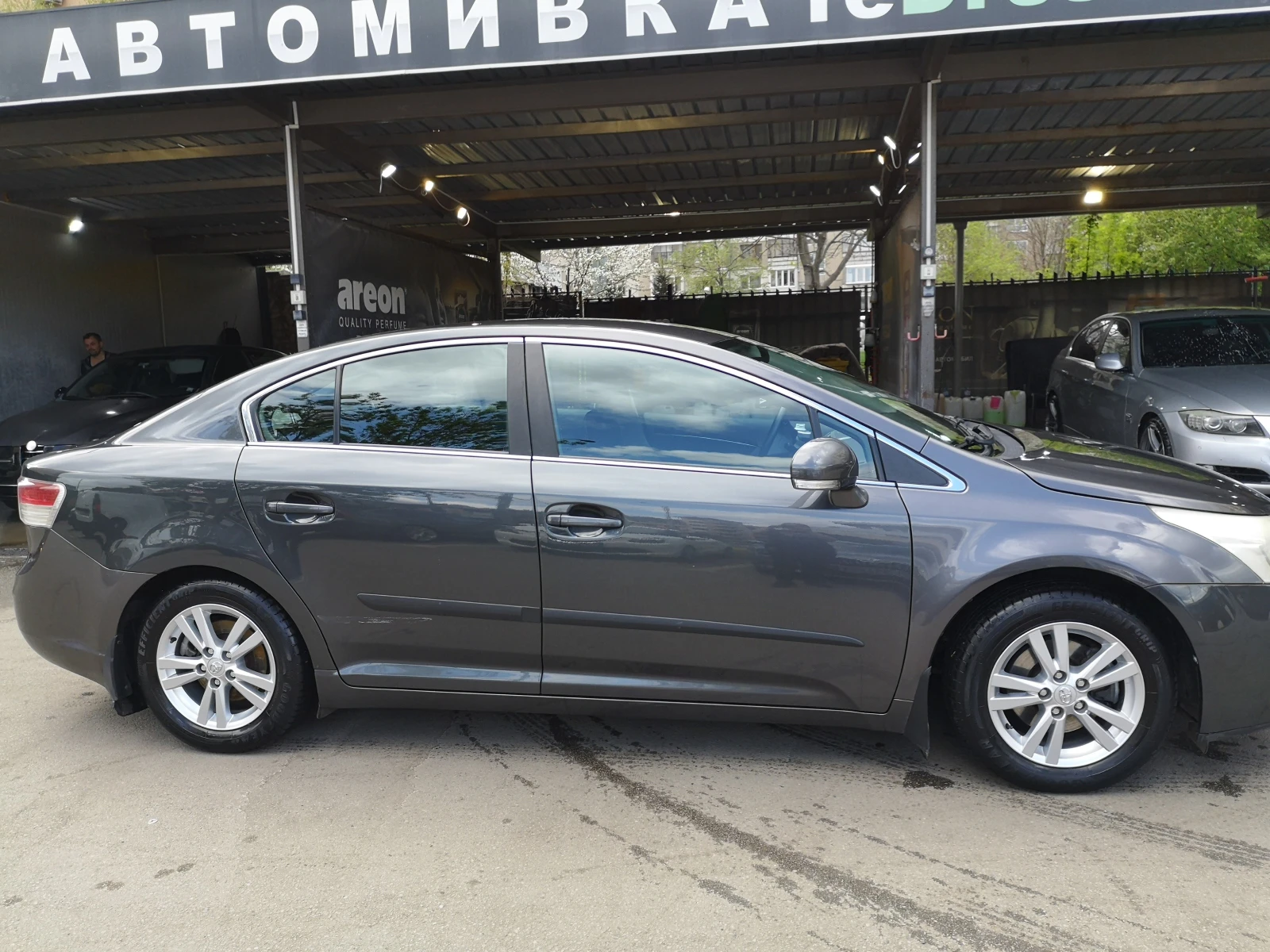 Toyota Avensis Saloon (T27), снимка 2 - Автомобили и джипове - 56309685