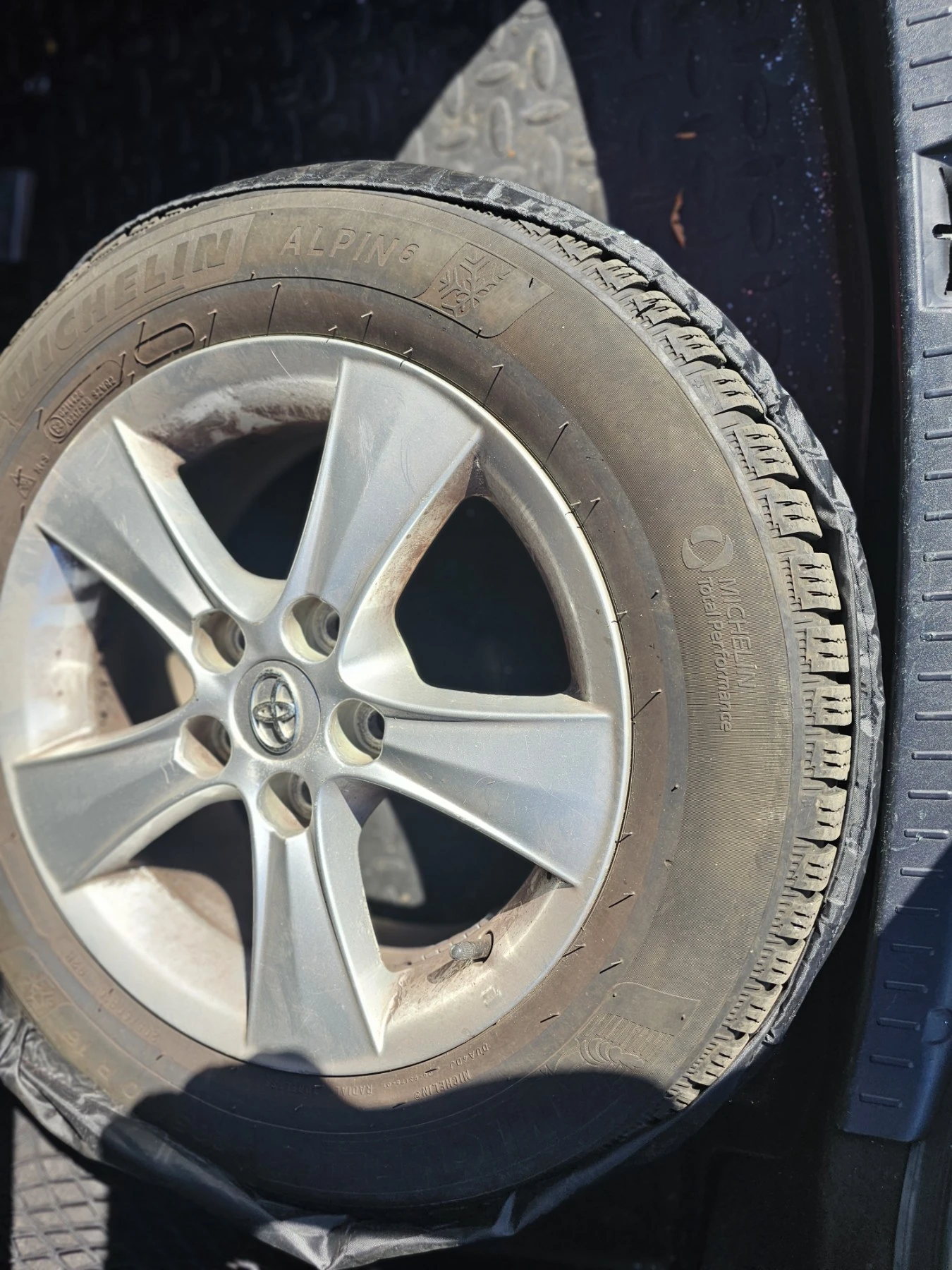 Toyota Avensis Saloon (T27), снимка 11 - Автомобили и джипове - 56309685