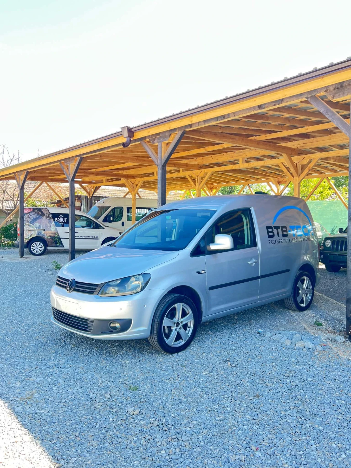VW Caddy 1.6tdi 102коня