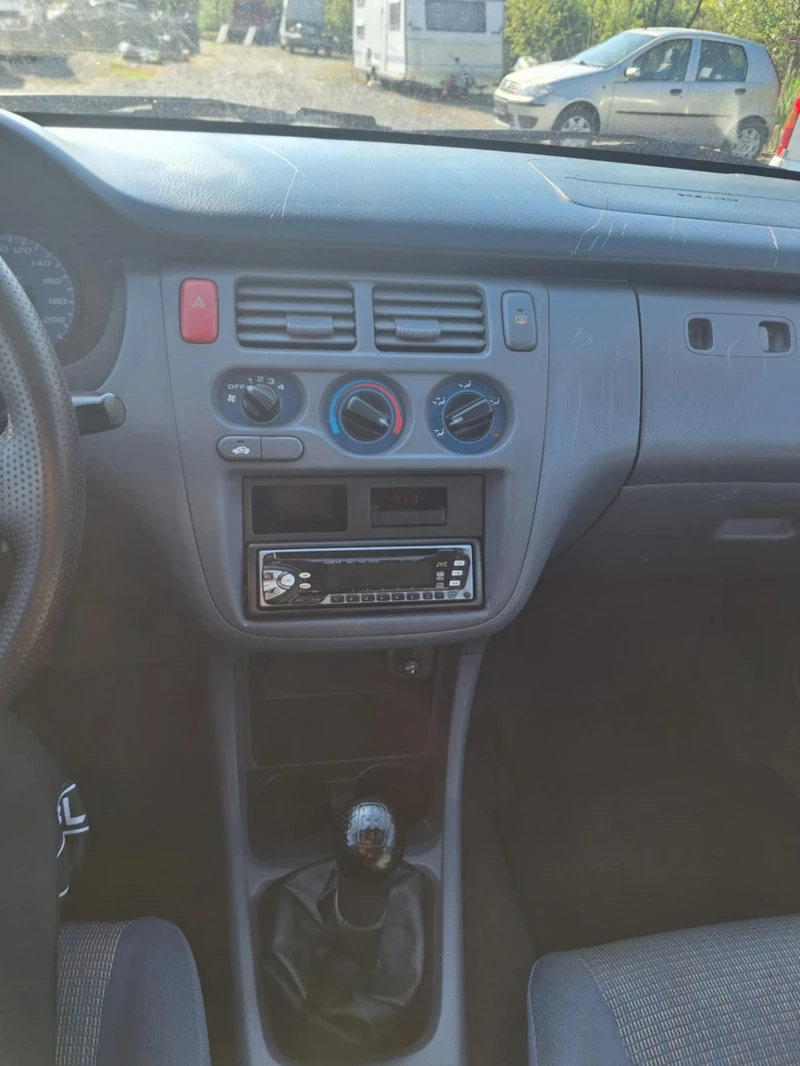 Honda Hr-v 1.6i 4x4, снимка 8 - Автомобили и джипове - 52079544