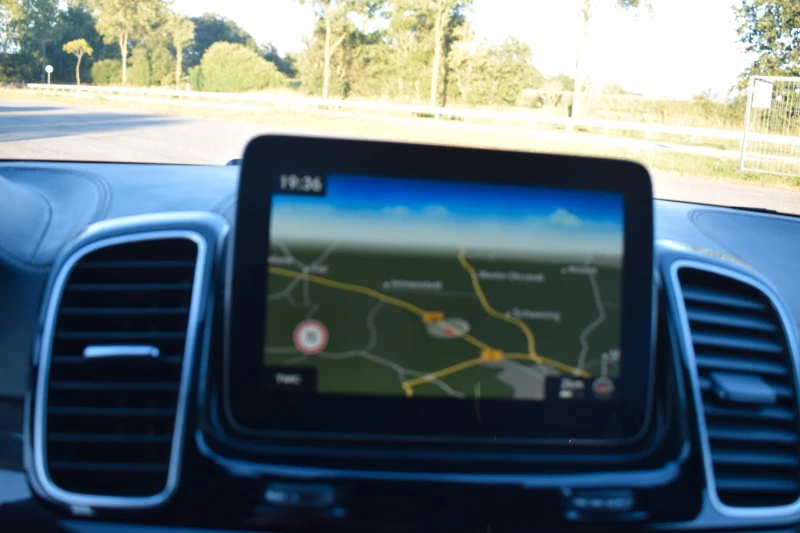 Mercedes-Benz GLE 63 S AMG COUPE/4M/585HP/AIRMATIC/PANORAMA/KLESS/AMBI/757f, снимка 10 - Автомобили и джипове - 51744310