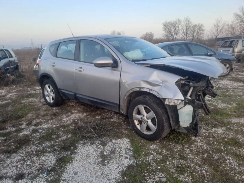 Nissan Qashqai 1.6i, снимка 2 - Автомобили и джипове - 52815933