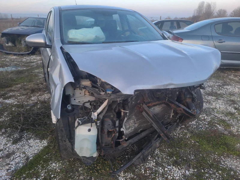 Nissan Qashqai 1.6i, снимка 5 - Автомобили и джипове - 52815933