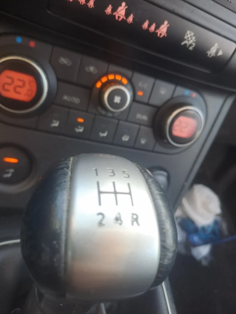 Nissan Qashqai 1.6i, снимка 11 - Автомобили и джипове - 52815933