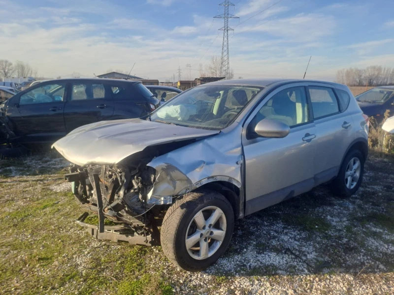 Nissan Qashqai 1.6i, снимка 8 - Автомобили и джипове - 52815933
