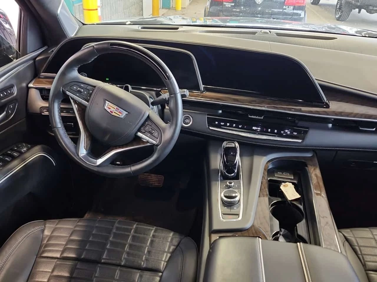 Cadillac Escalade 4WD SPORT PLATINUM| CARFAX, снимка 9 - Автомобили и джипове - 54428337