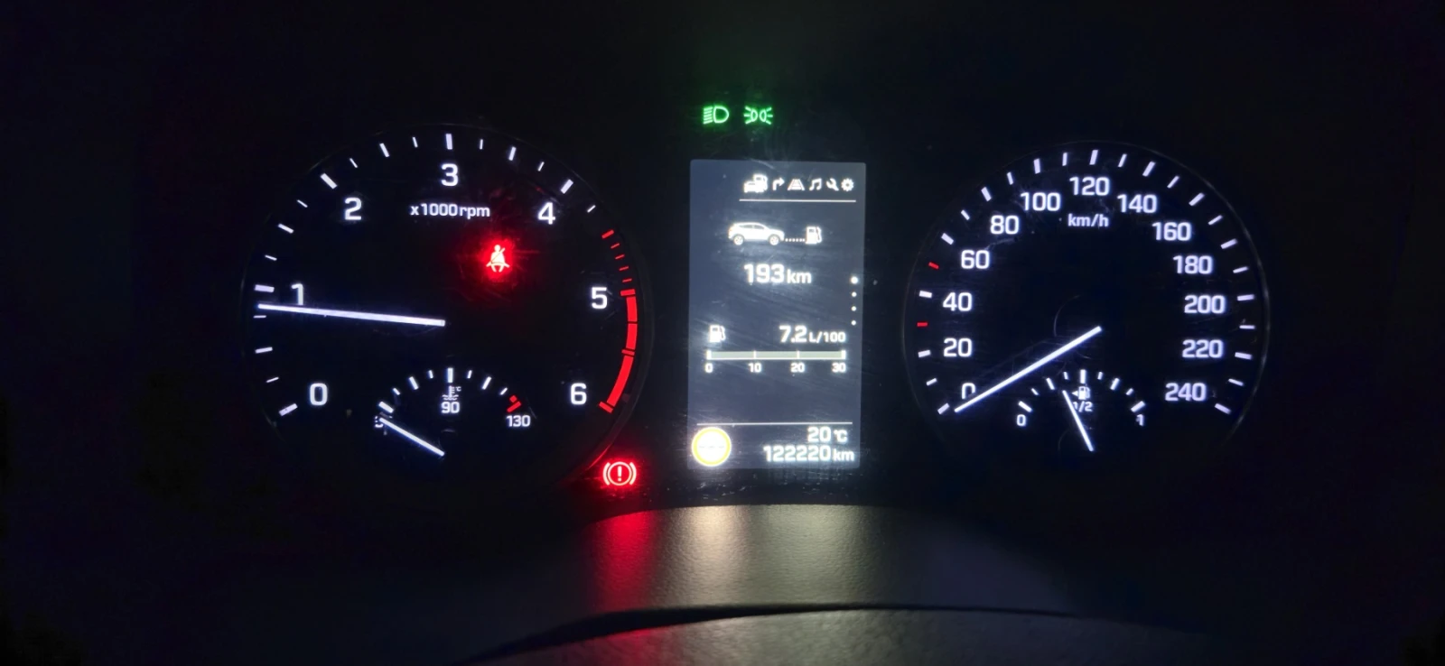 Hyundai Tucson 2.0 Дизел, 4x4, 185 к.с., снимка 7 - Автомобили и джипове - 54658074