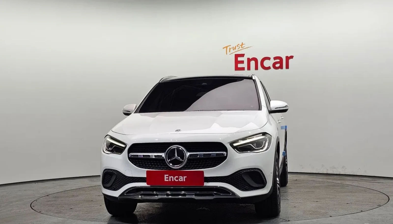 Mercedes-Benz GLA 220 Ambient* Pano* Крайна цена* , снимка 2 - Автомобили и джипове - 54855921