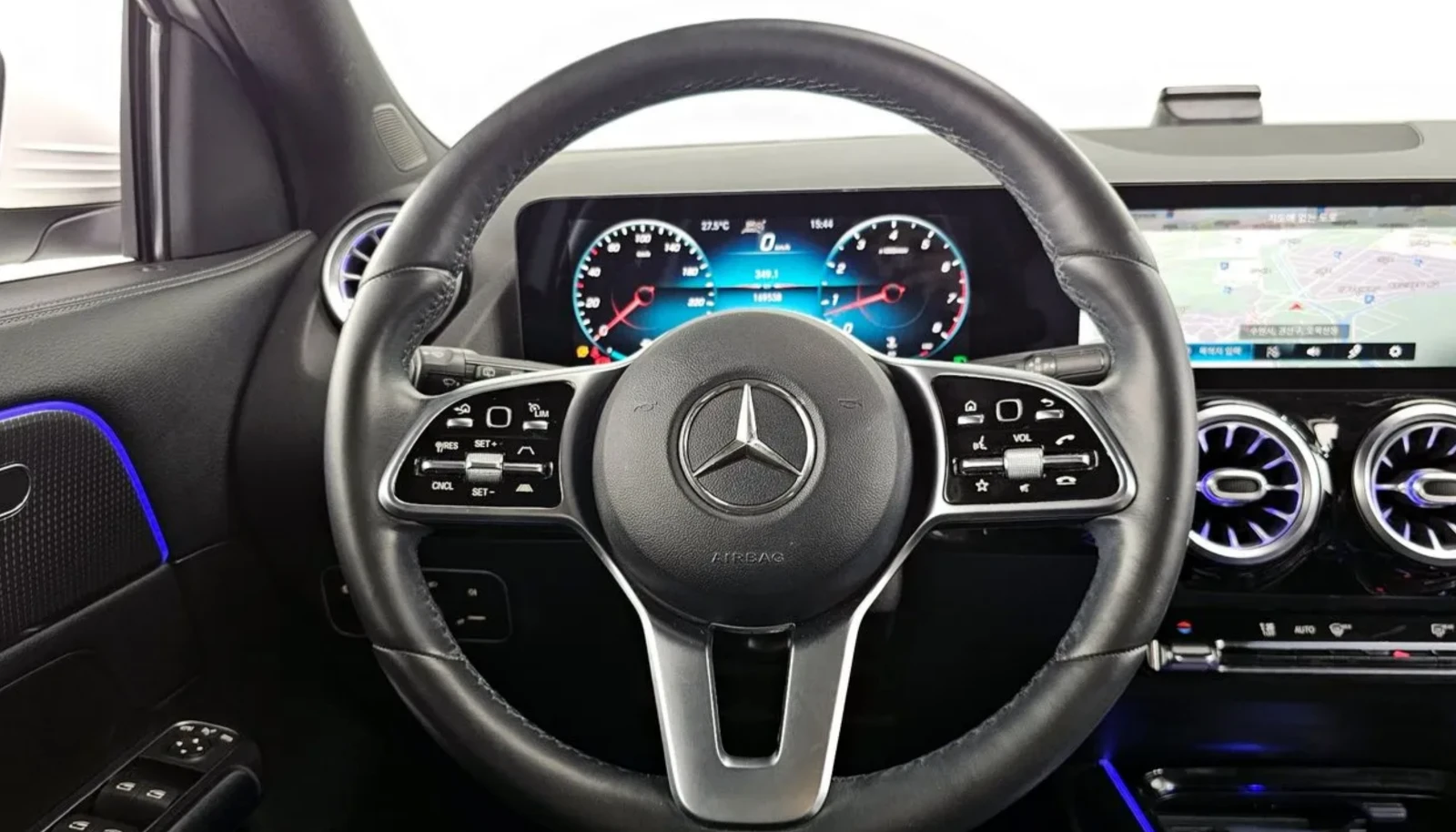 Mercedes-Benz GLA 220 Ambient* Pano* Крайна цена* , снимка 11 - Автомобили и джипове - 54855921