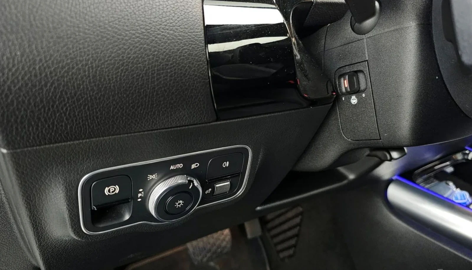 Mercedes-Benz GLA 220 Ambient* Pano* Крайна цена* , снимка 12 - Автомобили и джипове - 54855921