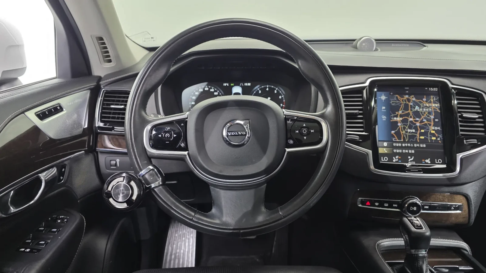 Volvo Xc90 T6 INSCRIPTION * DIS * B&W * ОБДУХ * ПAНO * HUD, снимка 17 - Автомобили и джипове - 54958241