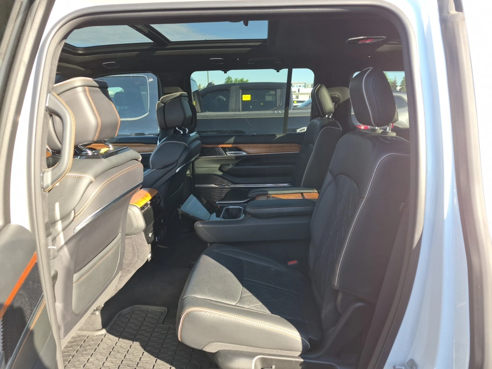 Jeep Grand Wagoneer SERIES III * 3.0 I6 * 6+ 1 * CARFAX *  | Mobile.bg � ����������� 10