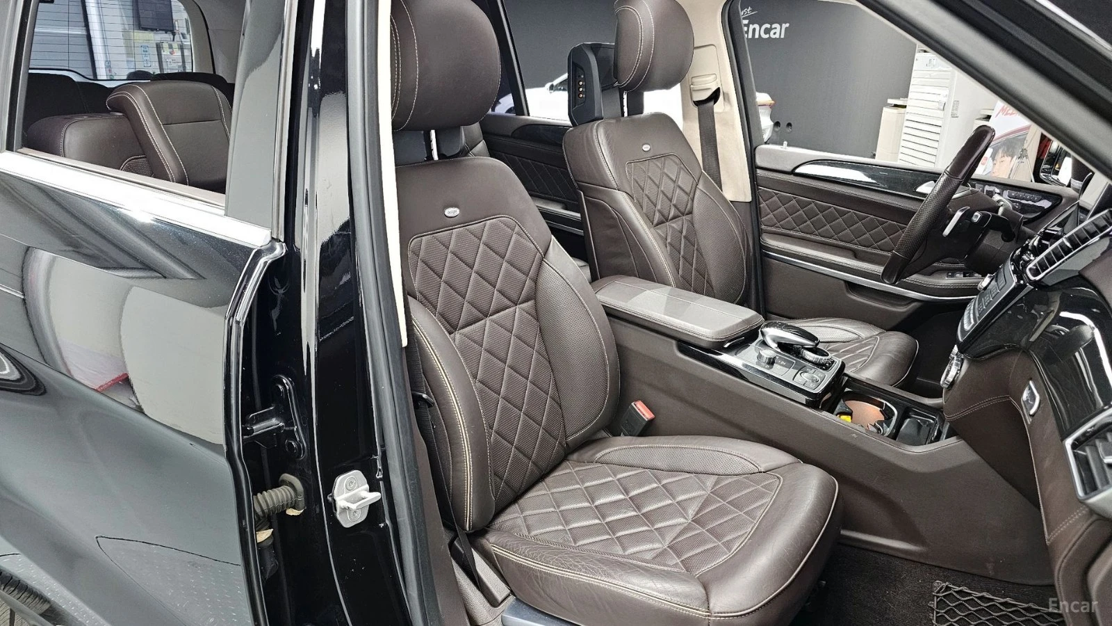 Mercedes-Benz GLS 500 4MATIC* КОЖА* ОБДУХВ* МОНИТОРИ* ПАНО, снимка 10 - Автомобили и джипове - 55425041