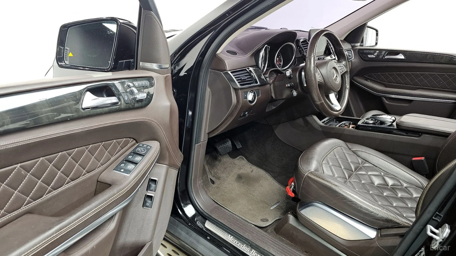 Mercedes-Benz GLS 500 4MATIC* КОЖА* ОБДУХВ* МОНИТОРИ* ПАНО, снимка 8 - Автомобили и джипове - 55425041