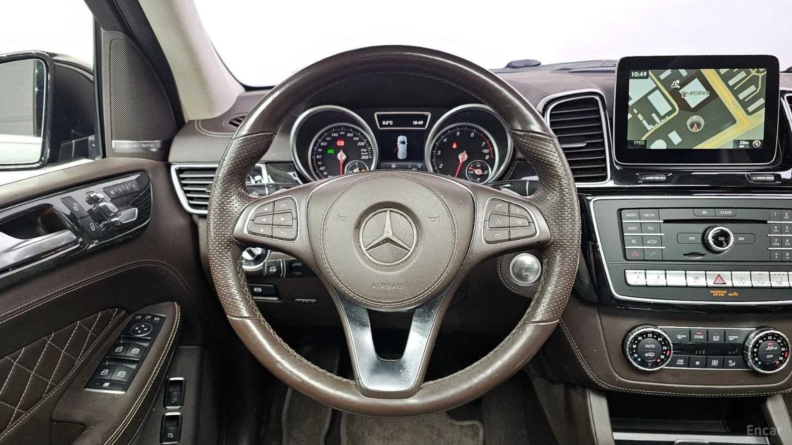 Mercedes-Benz GLS 500 4MATIC* КОЖА* ОБДУХВ* МОНИТОРИ* ПАНО, снимка 11 - Автомобили и джипове - 55425041
