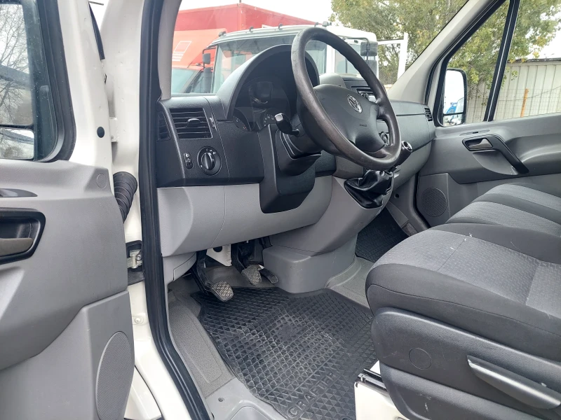 VW Crafter, снимка 9 - Бусове и автобуси - 52331420