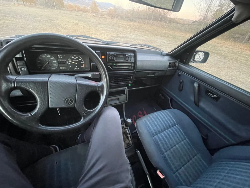 VW Golf 1.3 , снимка 6 - Автомобили и джипове - 48081340