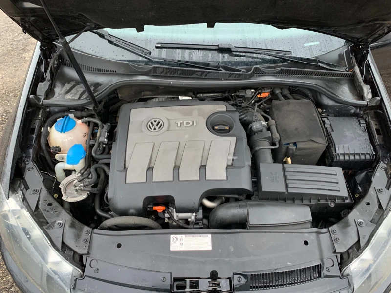 VW Golf 1.6 Tdi, снимка 15 - Автомобили и джипове - 48489987