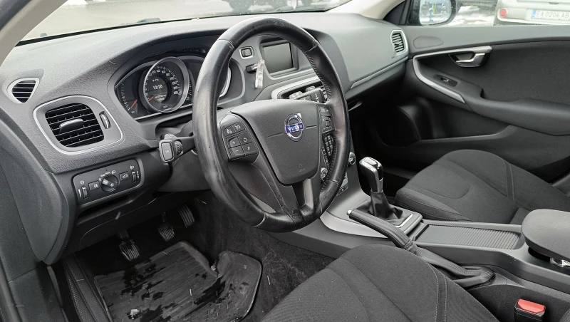 Volvo V40 D2 Kinetic, снимка 9 - Автомобили и джипове - 49206551