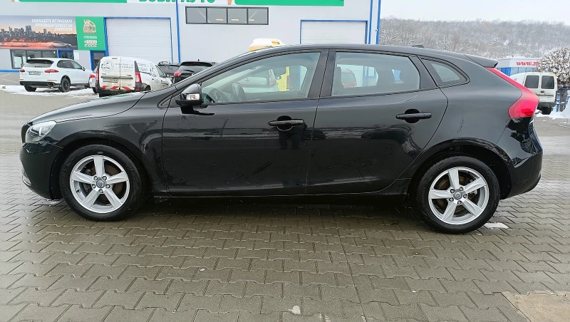 Volvo V40 D2 Kinetic, снимка 2 - Автомобили и джипове - 49206551