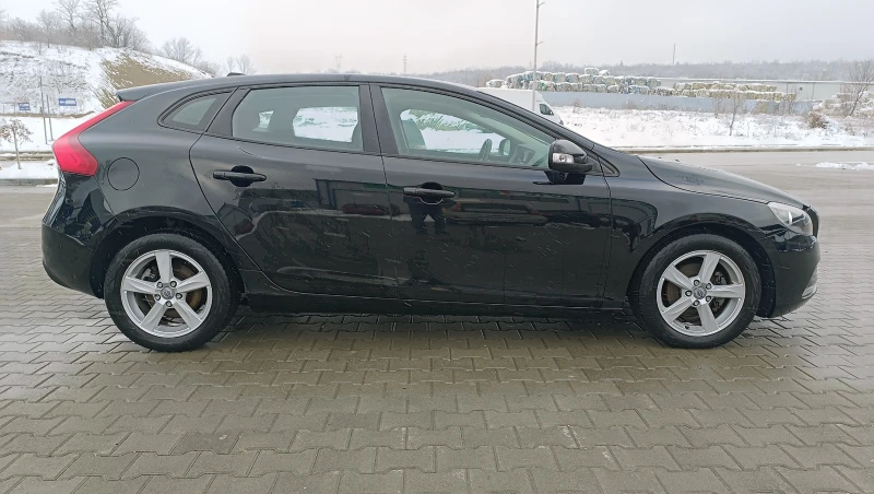 Volvo V40 D2 Kinetic, снимка 6 - Автомобили и джипове - 49206551