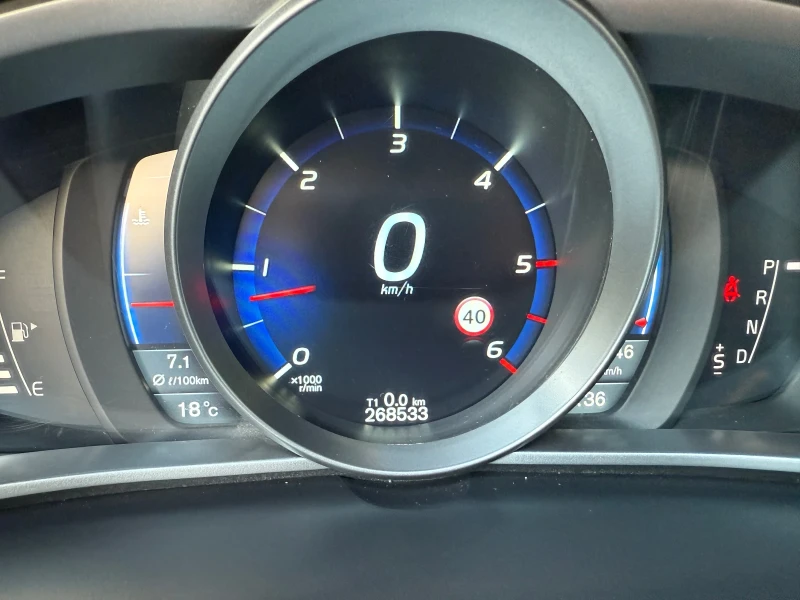 Volvo V40 R - Design, снимка 9 - Автомобили и джипове - 52072033