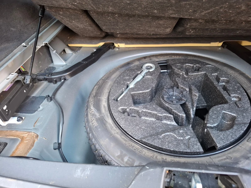 Volvo V70 2.0D , снимка 13 - Автомобили и джипове - 52433127