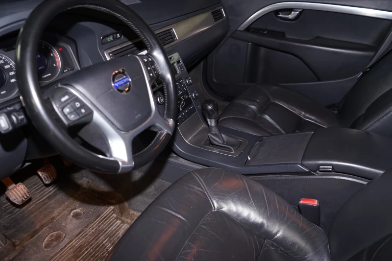 Volvo V70 2.0D , снимка 6 - Автомобили и джипове - 52433127