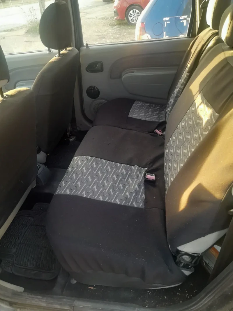 Dacia Logan 1.6 i, снимка 8 - Автомобили и джипове - 52538687