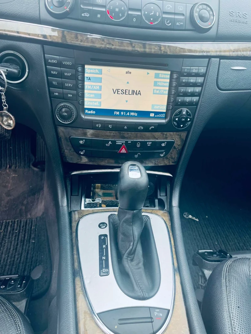 Mercedes-Benz E 320, снимка 9 - Автомобили и джипове - 53360070