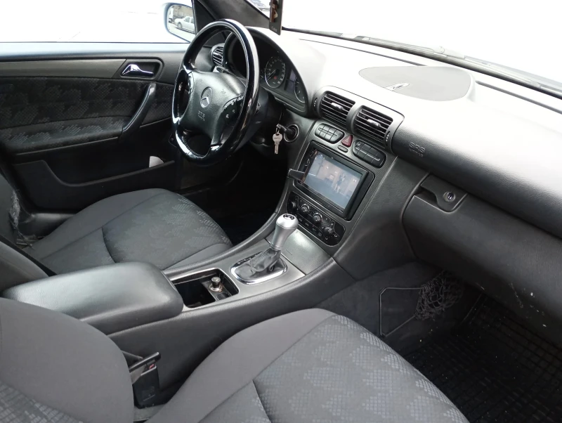Mercedes-Benz C 220 2.2 646 Автомат!, снимка 3 - Автомобили и джипове - 53467229