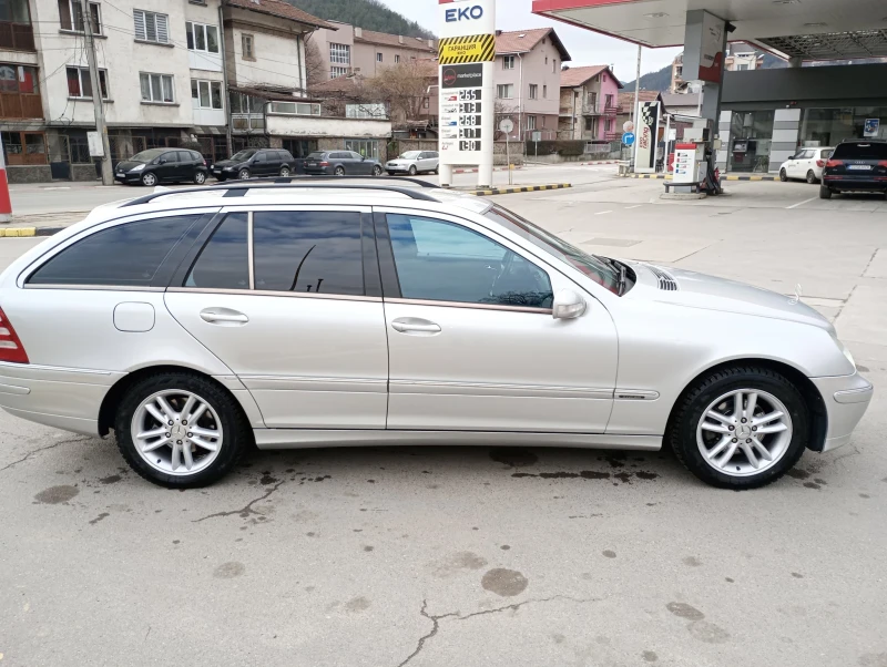 Mercedes-Benz C 220 2.2 646 Автомат!, снимка 2 - Автомобили и джипове - 53467229