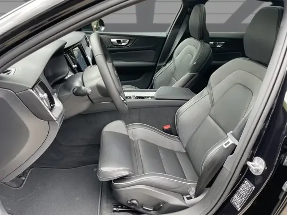 Volvo V60 B4 = Plus Dark = Гаранция, снимка 7 - Автомобили и джипове - 54179029