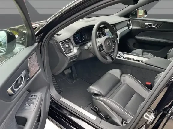 Volvo V60 B4 = Plus Dark = Гаранция, снимка 6 - Автомобили и джипове - 54179029