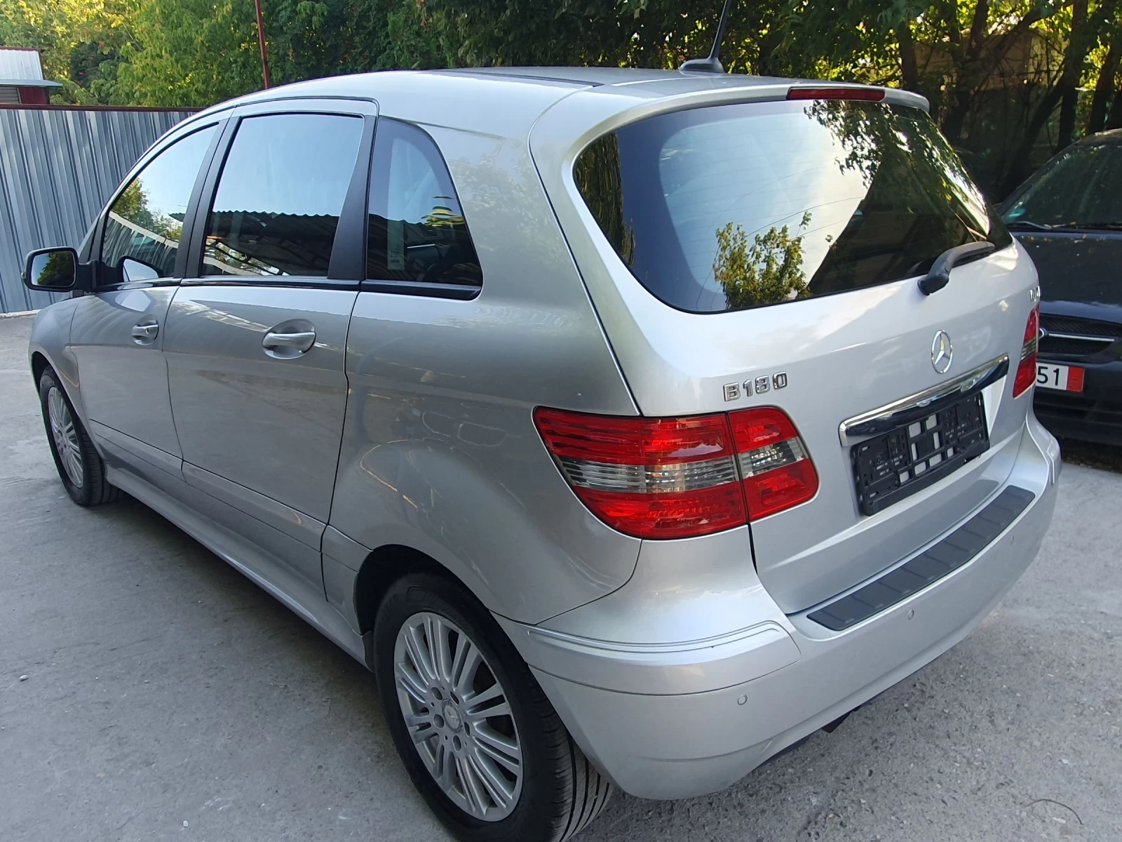 Mercedes-Benz B 180  6 skr PODGREV NOVA NOVA  - изображение 4