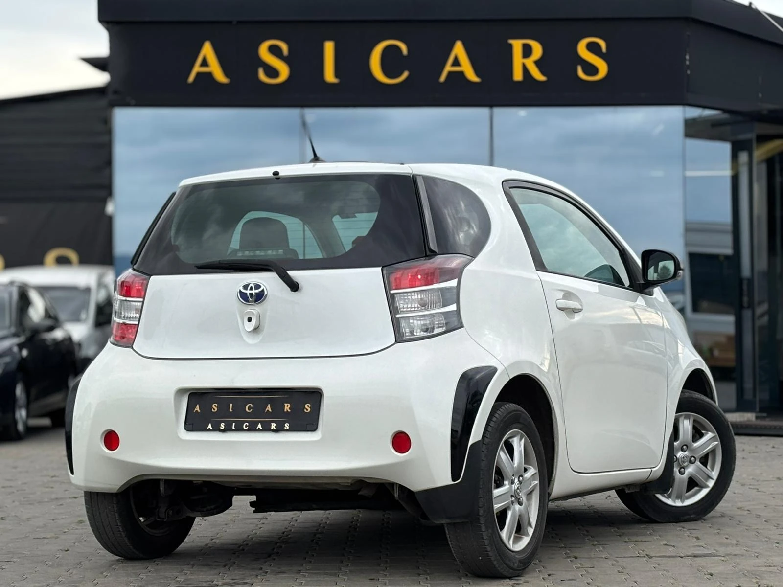 Toyota IQ / 1.0I / 69 HP / TOP / - изображение 5