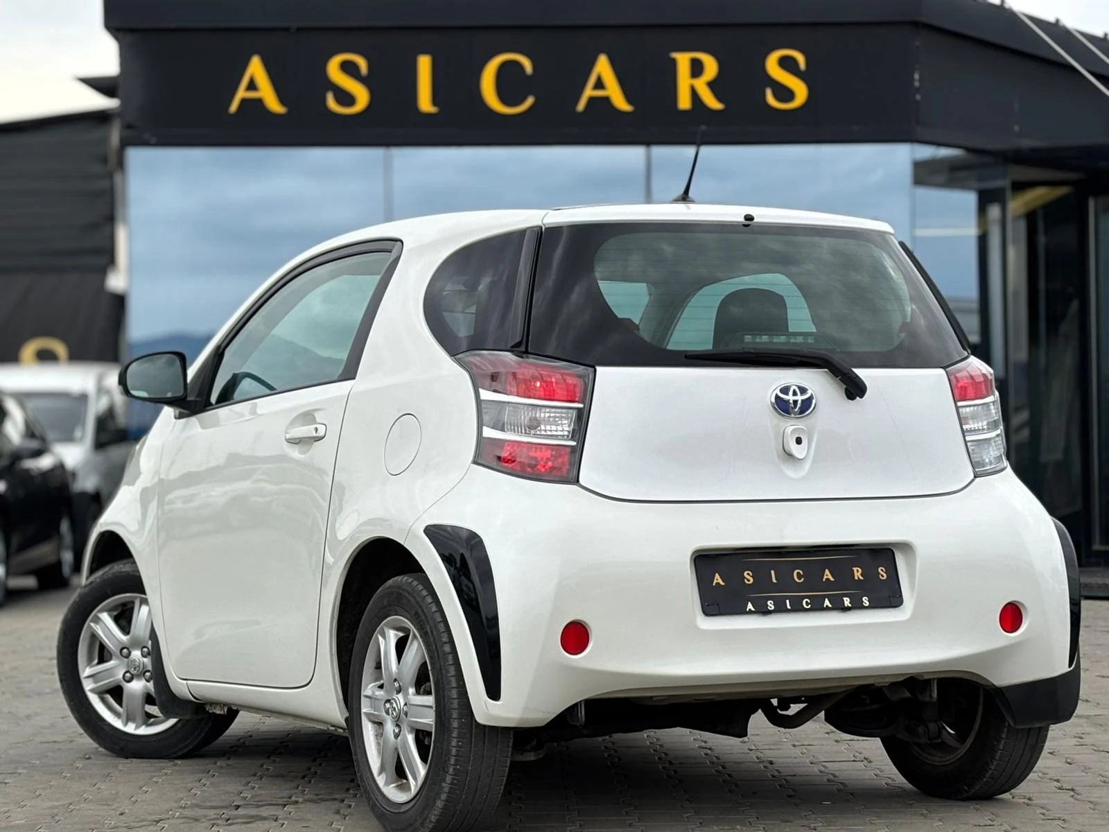 Toyota IQ / 1.0I / 69 HP / TOP / - изображение 3
