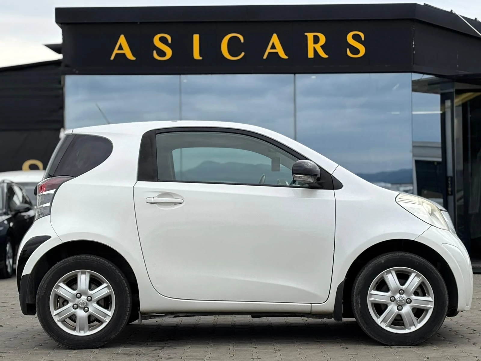 Toyota IQ / 1.0I / 69 HP / TOP / - изображение 6