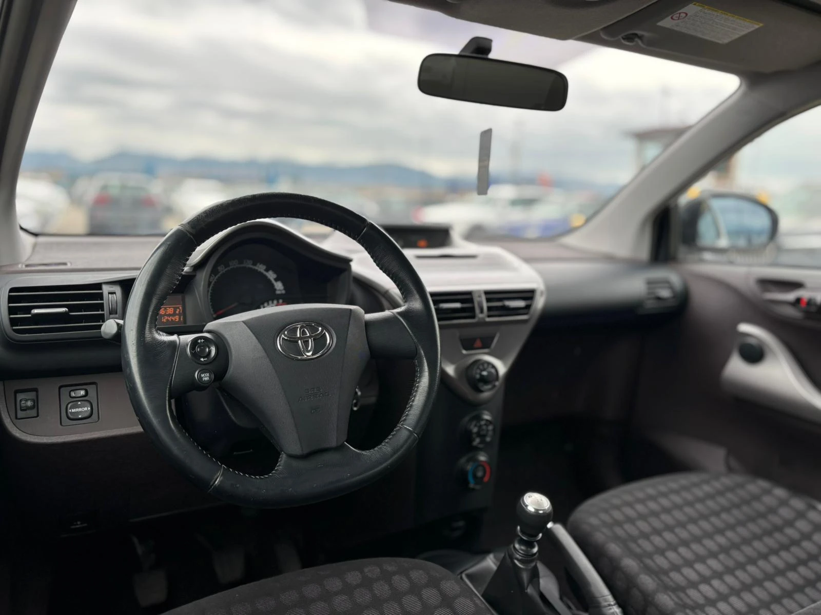 Toyota IQ / 1.0I / 69 HP / TOP / - изображение 9