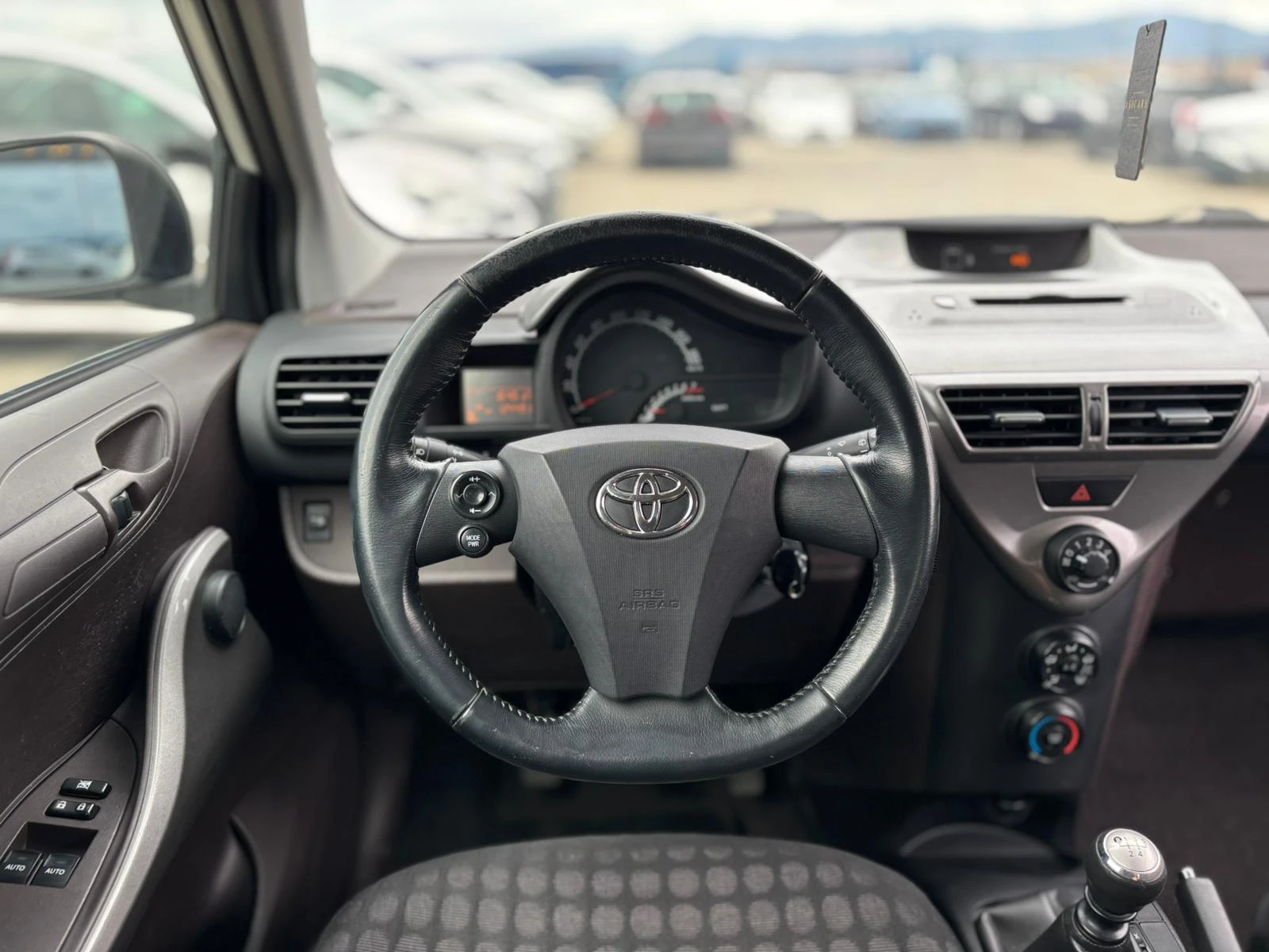 Toyota IQ / 1.0I / 69 HP / TOP / | Mobile.bg   13